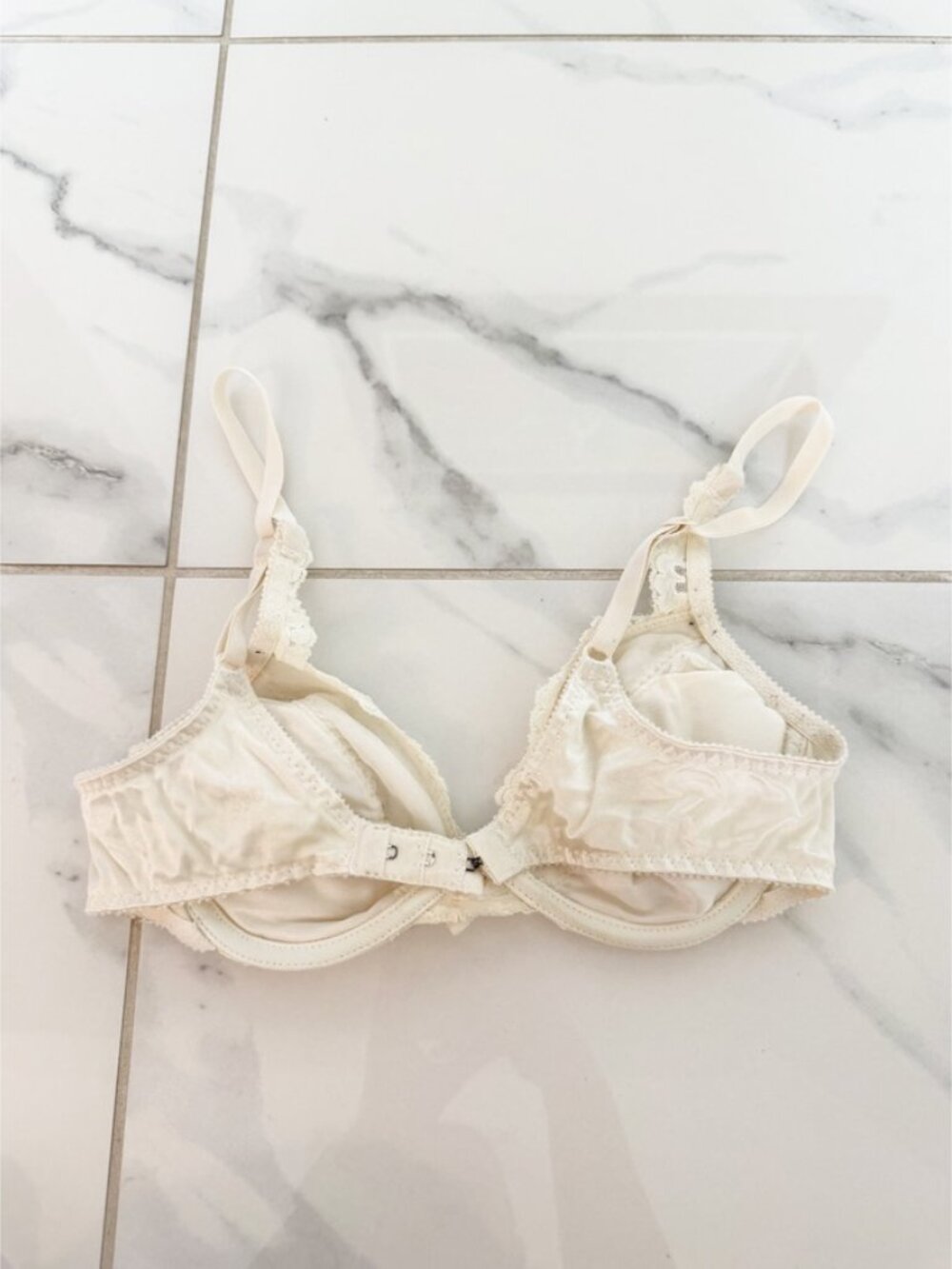Vtg Victoria's Secret Second Skin Satin Padded Miracle Bra 34B Ivory Coquette - Picture 3 of 10